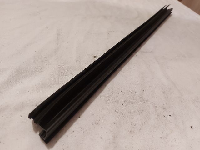 bontott LAND ROVER DISCOVERY Jobb hátsó Vízlehúzó Gumicsík