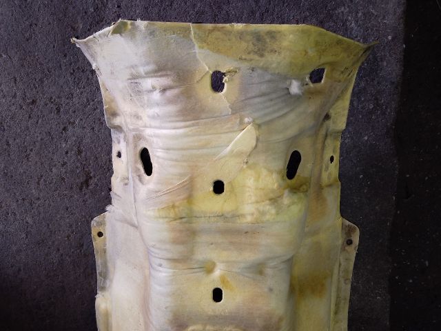 bontott LAND ROVER DISCOVERY Középső Kardánbox Burkolat