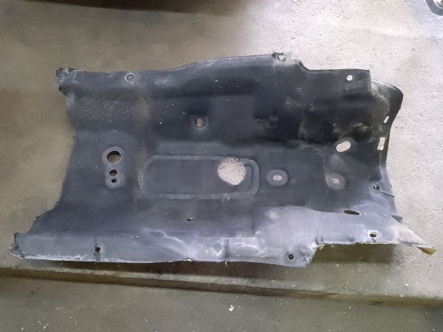 bontott LAND ROVER DISCOVERY Középső Kardánbox Burkolat