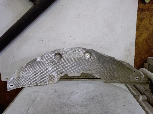 bontott LAND ROVER DISCOVERY Középső Kipufogó Dob Hővédő Lemez