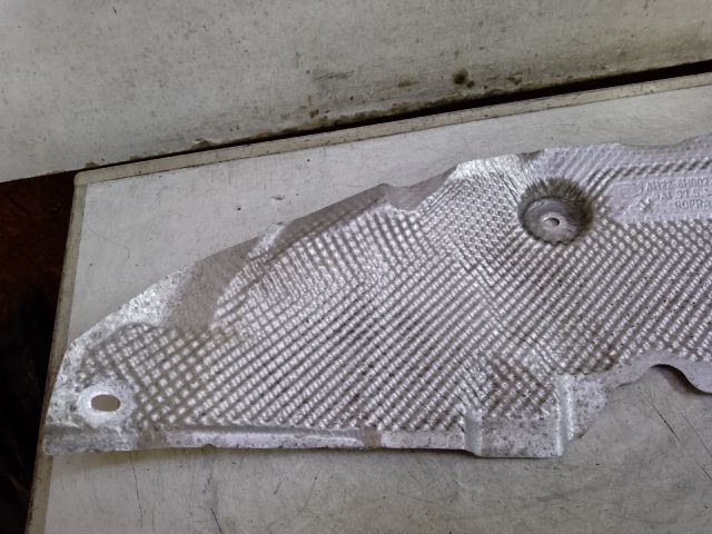 bontott LAND ROVER DISCOVERY Középső Kipufogó Dob Hővédő Lemez