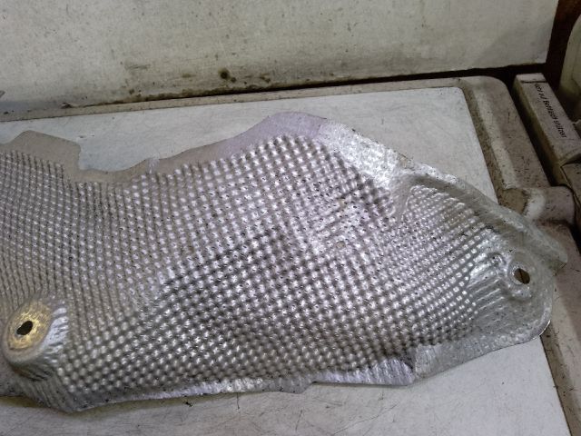 bontott LAND ROVER DISCOVERY Középső Kipufogó Dob Hővédő Lemez