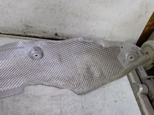 bontott LAND ROVER DISCOVERY Középső Kipufogó Dob Hővédő Lemez