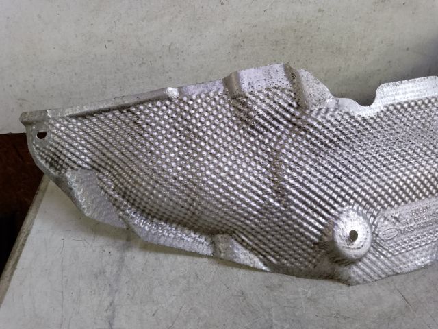 bontott LAND ROVER DISCOVERY Középső Kipufogó Dob Hővédő Lemez