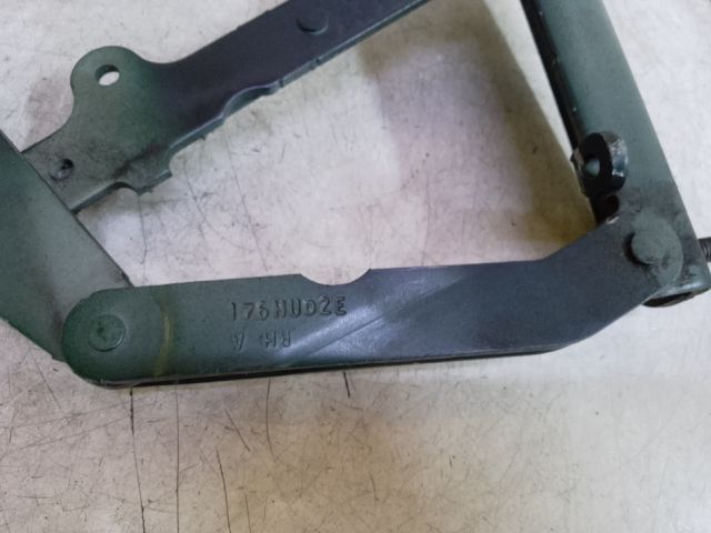 bontott LAND ROVER DISCOVERY Motorháztető Jobb Zsanér