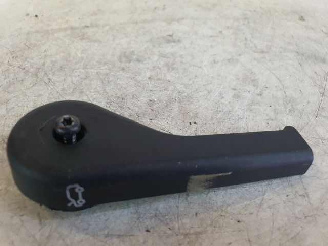 bontott LAND ROVER DISCOVERY Motorháztető Nyitó Kar / Gomb