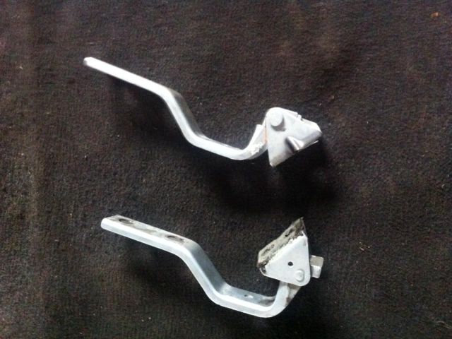 bontott LAND ROVER DISCOVERY Motorháztető Zsanér Pár