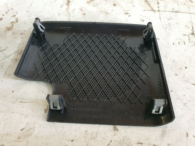 bontott LAND ROVER DISCOVERY Műszerfal Középső Hangszóró Burkolat