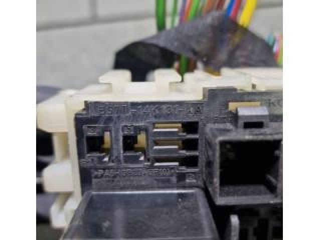 bontott LAND ROVER DISCOVERY SPORT Biztosítéktábla Utastér