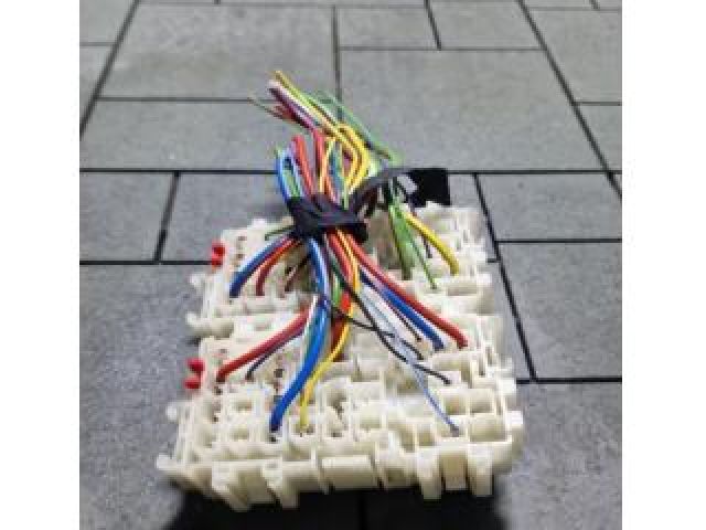 bontott LAND ROVER DISCOVERY SPORT Biztosítéktábla Utastér