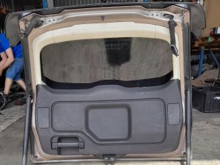 bontott LAND ROVER DISCOVERY SPORT Csomagtérajtó (Részeivel)