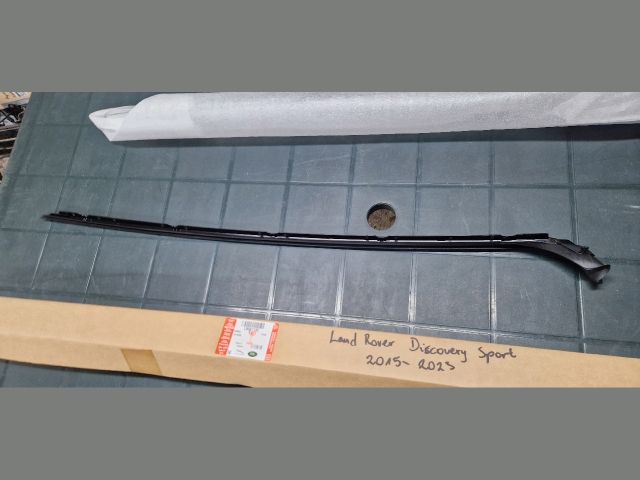 bontott LAND ROVER DISCOVERY SPORT Első Szélvédő Jobb Díszléc
