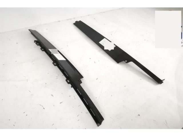 bontott LAND ROVER DISCOVERY V Bal B Oszlop Burkolat