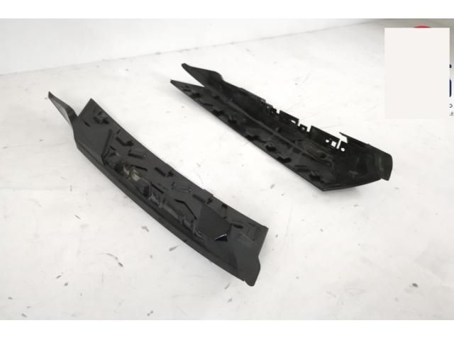 bontott LAND ROVER DISCOVERY V Bal D Oszlop Burkolat