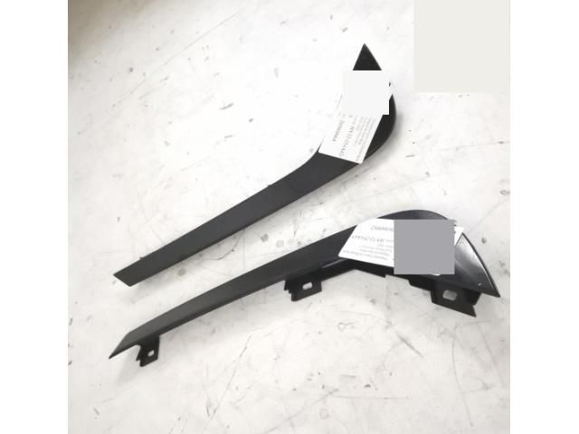 bontott LAND ROVER DISCOVERY V Jobb hátsó Ablak Díszléc