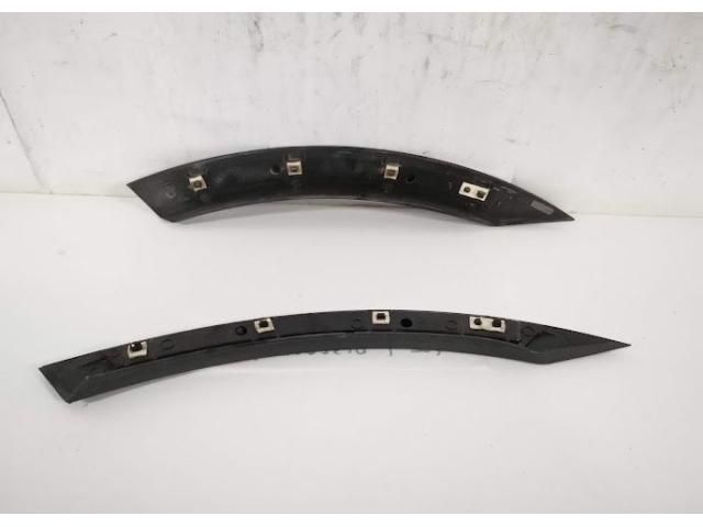 bontott LAND ROVER DISCOVERY V Jobb hátsó Sárvédő Díszléc