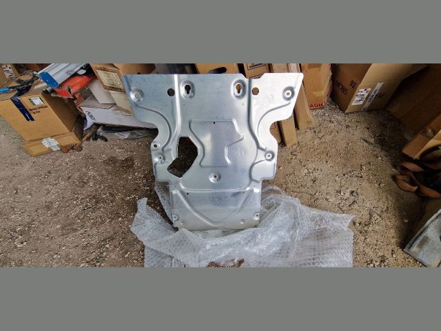 bontott LAND ROVER DISCOVERY V Kartervédő