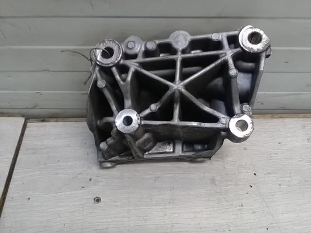 bontott LAND ROVER FREELANDER Motor Tartó Bak (Fém)