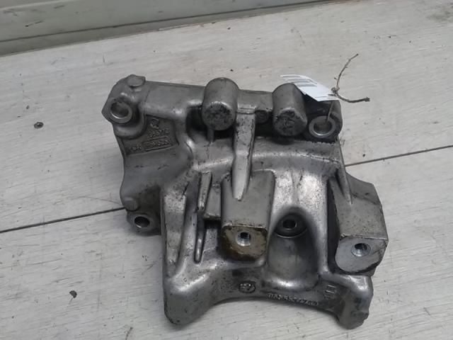 bontott LAND ROVER FREELANDER Motor Tartó Bak (Fém)