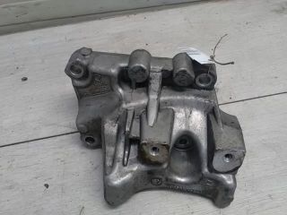 bontott LAND ROVER FREELANDER Motor Tartó Bak (Fém)