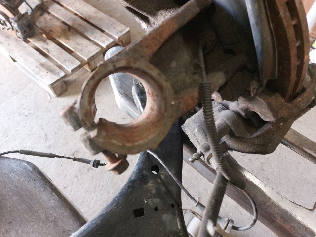 bontott LAND ROVER FREELANDER Bal első Csonkállvány Kerékaggyal