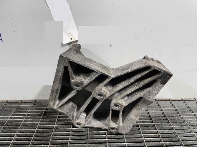 bontott LAND ROVER FREELANDER Generátor Tartó Bak