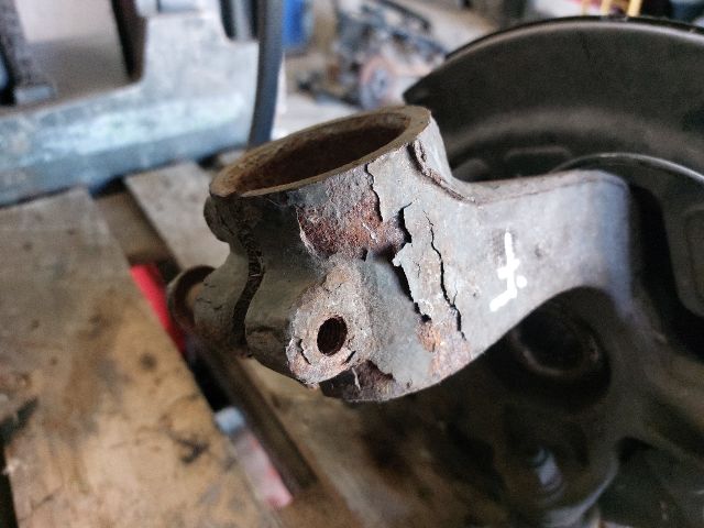 bontott LAND ROVER FREELANDER Jobb első Csonkállvány Kerékaggyal