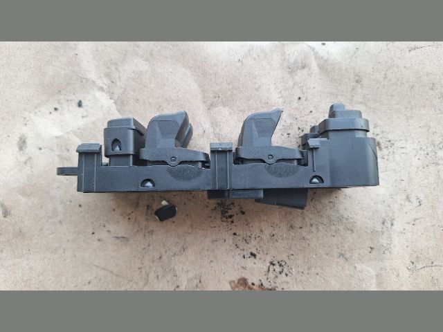 bontott LAND ROVER FREELANDER Ablakemelő Kapcsoló Négyes / Kettes