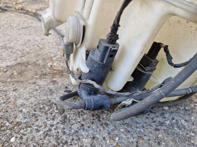 bontott LAND ROVER FREELANDER Ablakmosó Tartály