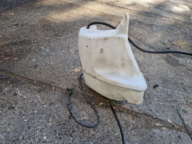 bontott LAND ROVER FREELANDER Ablakmosó Tartály