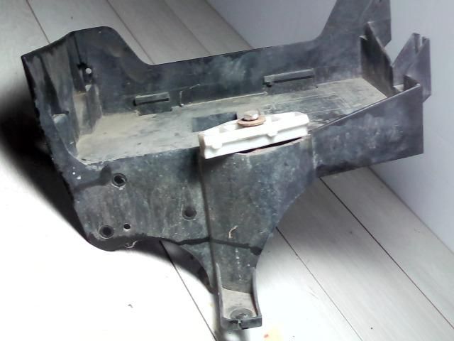 bontott LAND ROVER FREELANDER Akkumulátor Tartó