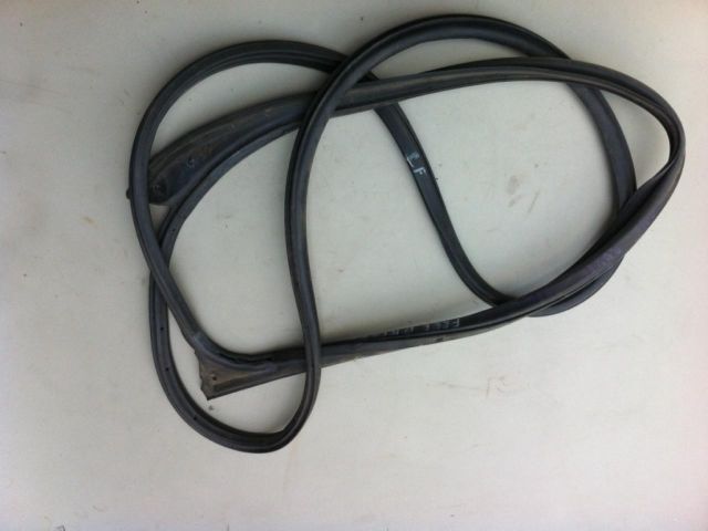 bontott LAND ROVER FREELANDER Bal első Ajtó Szigetelés