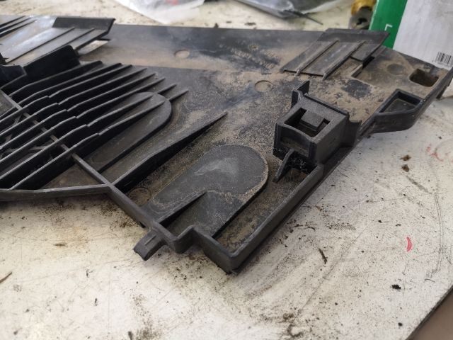 bontott LAND ROVER FREELANDER Bal Fényszóró Tartó