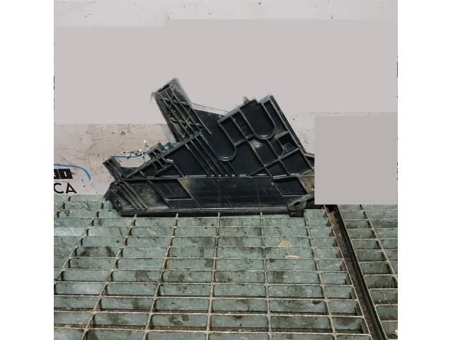 bontott LAND ROVER FREELANDER Bal Fényszóró Tartó