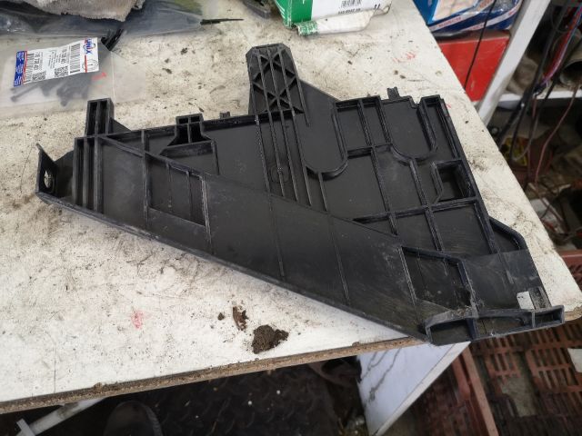 bontott LAND ROVER FREELANDER Bal Fényszóró Tartó