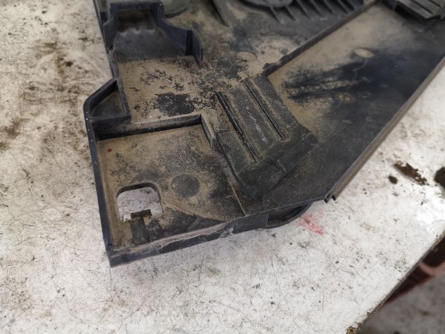 bontott LAND ROVER FREELANDER Bal Fényszóró Tartó