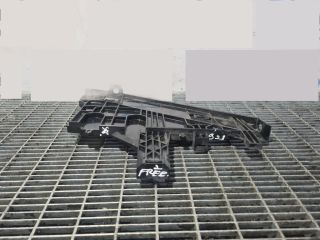 bontott LAND ROVER FREELANDER Bal Fényszóró Tartó