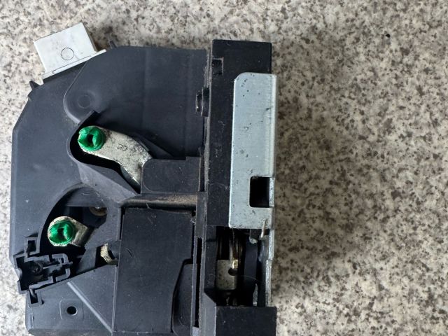 bontott LAND ROVER FREELANDER Bal hátsó Ajtózár