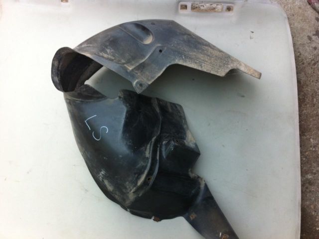 bontott LAND ROVER FREELANDER Bal hátsó Sárvédő Gumi