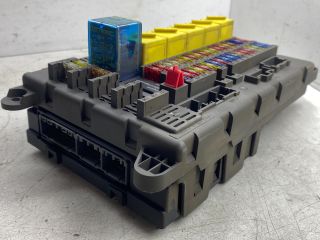 bontott LAND ROVER FREELANDER Biztosítéktábla Doboz