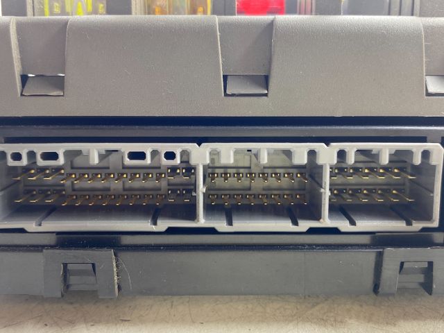 bontott LAND ROVER FREELANDER Biztosítéktábla Doboz