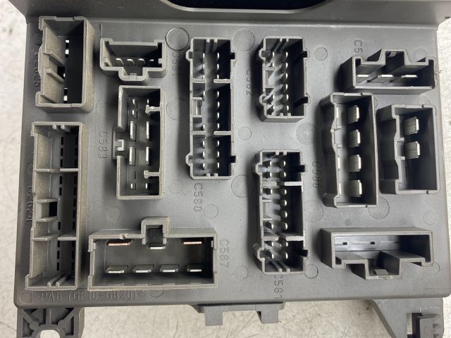 bontott LAND ROVER FREELANDER Biztosítéktábla Doboz