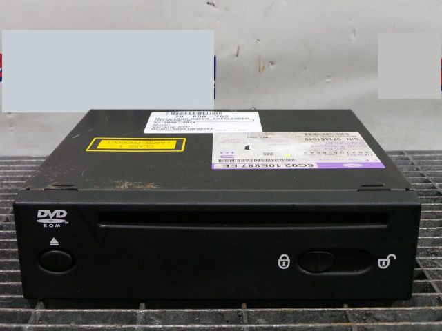 bontott LAND ROVER FREELANDER CD / DVD Tár