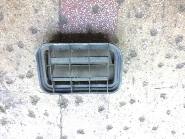 bontott LAND ROVER FREELANDER Csomagtér Szellőző Bal