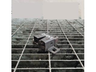 bontott LAND ROVER FREELANDER Csomagtérajtó Zárszerkezet