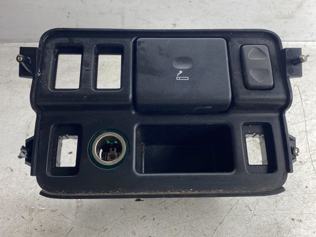 bontott LAND ROVER FREELANDER Első Hamutartó