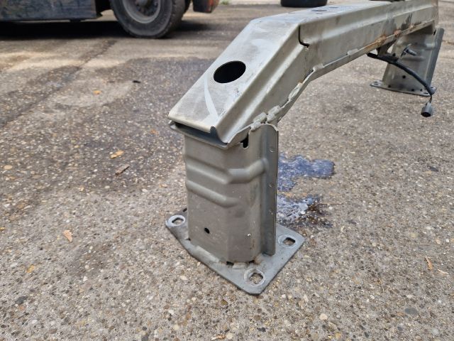 bontott LAND ROVER FREELANDER Első Lökhárító Merevítő (Fém)