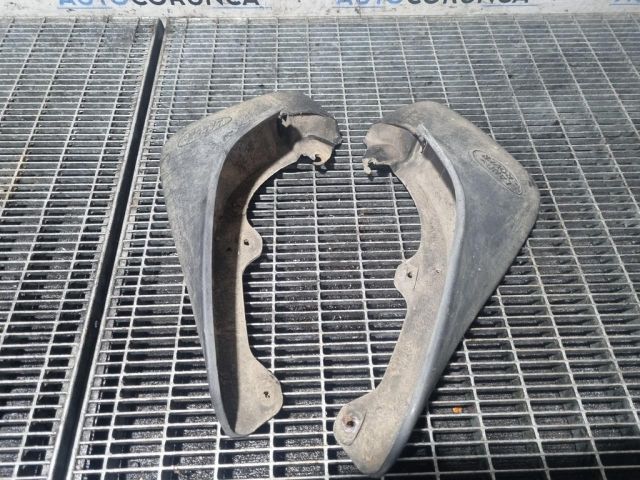 bontott LAND ROVER FREELANDER Első Sárvédő Gumi Pár