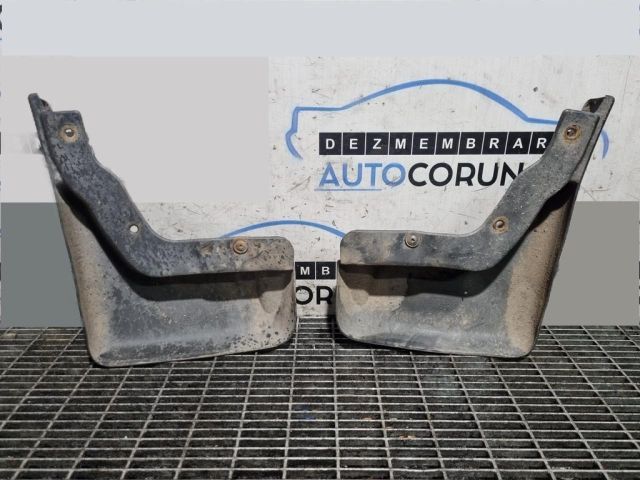 bontott LAND ROVER FREELANDER Első Sárvédő Gumi Pár