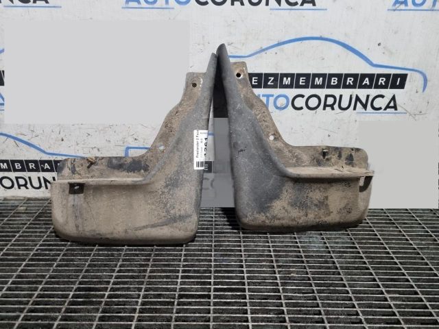 bontott LAND ROVER FREELANDER Első Sárvédő Gumi Pár